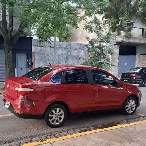 Fiat gran siena modelo 2014 full bien de cubierta le funciona todo el aire congela $4.700.000 LÍQUID