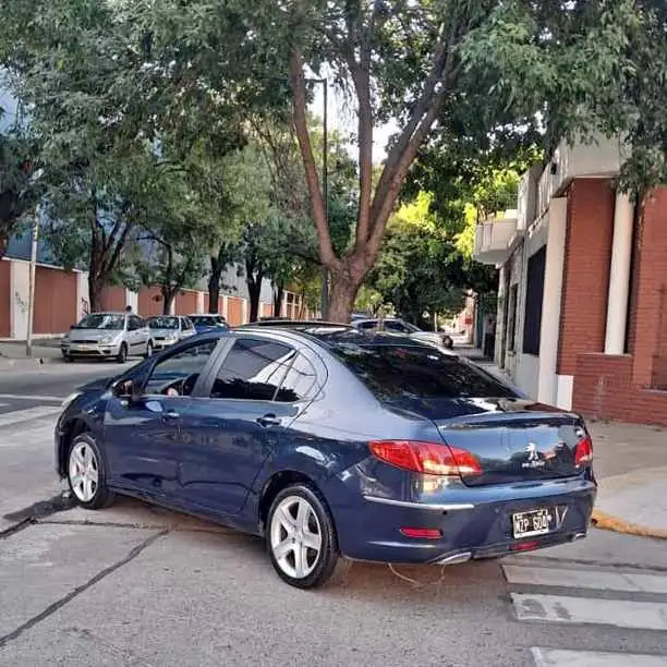 Peugeot 408 feline 2013 el mas full Cuero y navegador Choque delantero no toco tren delantero