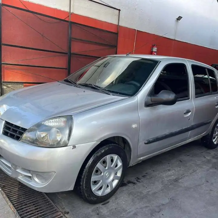 Renault clio año 2011 1.2 funcionando bien 99mil kms reales minimos detalles (TITULAR FALLECIDO)$4.7