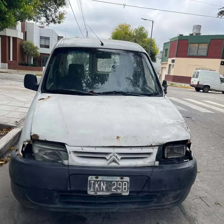 Citroen berlingo 2010 1.4 nafta Lista para transferir (tiene la junta SOPLADA)$2000000