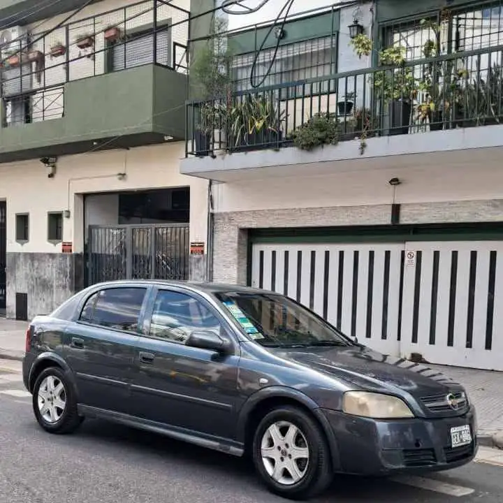 Chevrolet astra gl 2.0 nafta modelo 2007aire direccion Levanta vidrios cierre . Funcionando todo$5.8