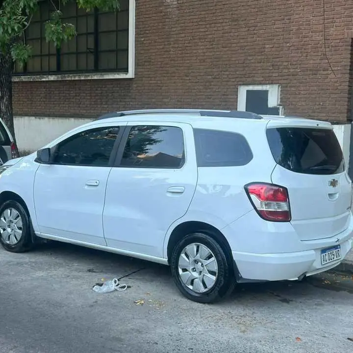 Chevrolet Spin LT 2017 1.8 nafta y gnc Excelente mecánica y funcionamiento $9.200.000