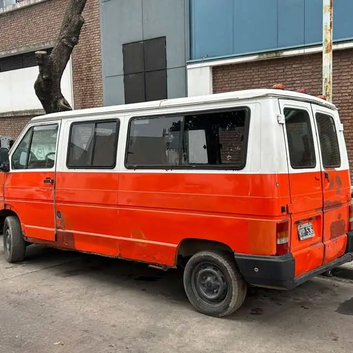 Renault trafit escolar 1993 con gnc mecánica excelente con detalles ala vista(TIENE titulo y cedula