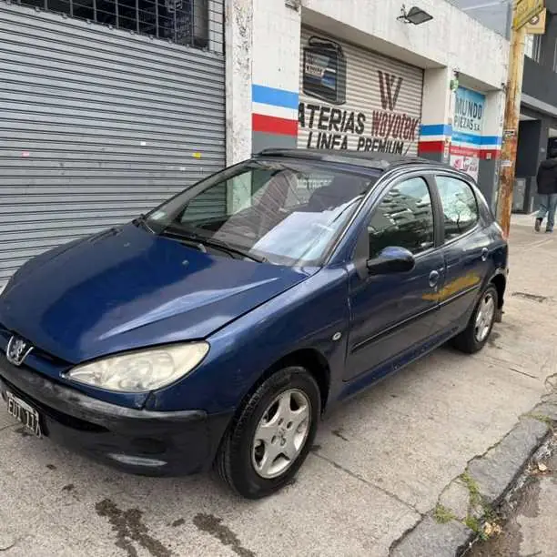 Se vende Peugeot 206 1.6 Xt Premium año 2005 funcionando naftero documentación completa$3.500.000