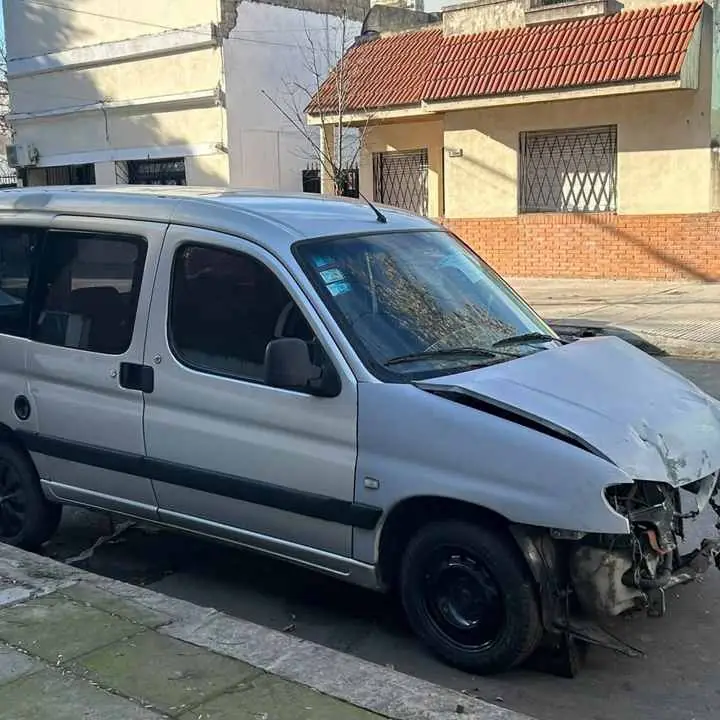 Citroen berlingo 2005 1.9d vidriada con asientos documentacion competa lista para transferir$1.700.0