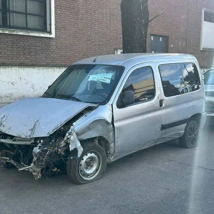 Citroen berlingo 2005 1.9d vidriada con asientos documentacion competa lista para transferir$1.200