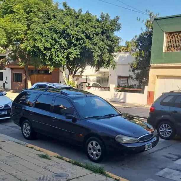 Ford mondeo ghia 2.0 nafta Exelente estado.modelo 99 4 cubiertas buenas todos los papeles $2.500.000