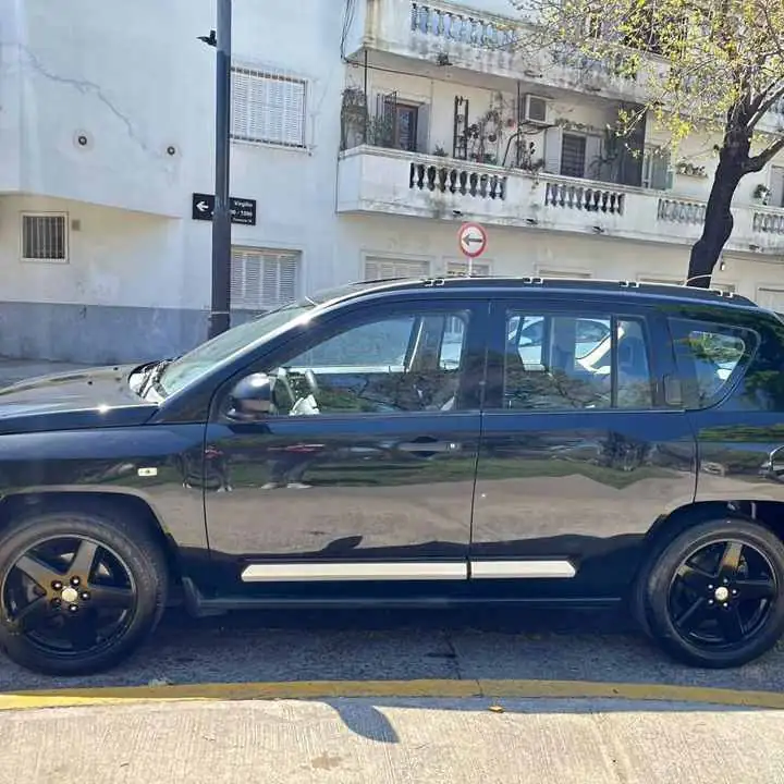 Leer aviso vendo Jeep compass 2008 motor 2.4L – full full 4x4 • Caja automática • 220.000 km reale