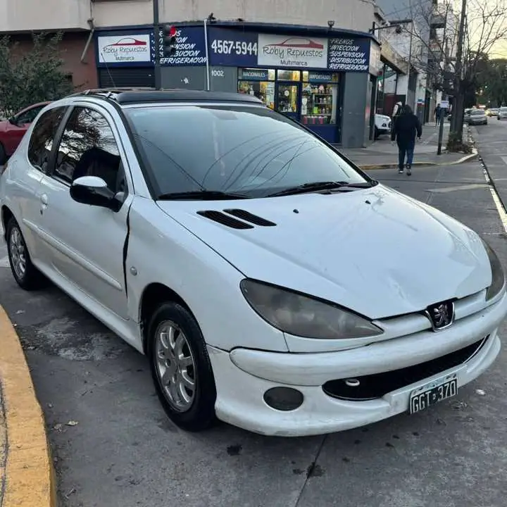Se vende Peugeot 206 xs premium motor HDI Diesel, año 2007, 204,000. KM muy buena mecánica$4.500.000