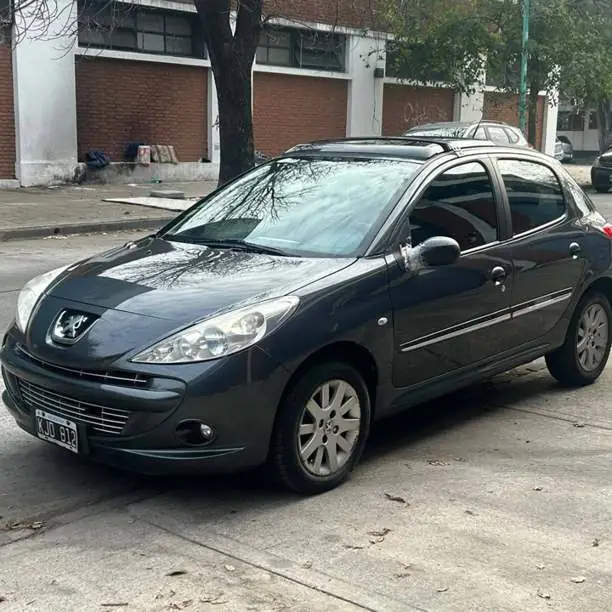 Peugeot 207 compact XT 1.6 2011 170.000km Aire,dirección, levanta cristales, llantas$6.9