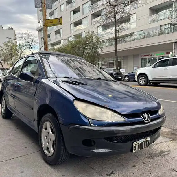 Se vende Peugeot 206 1.6 Xt Premium año 2005 funcionando naftero documentación completa $3.700.000