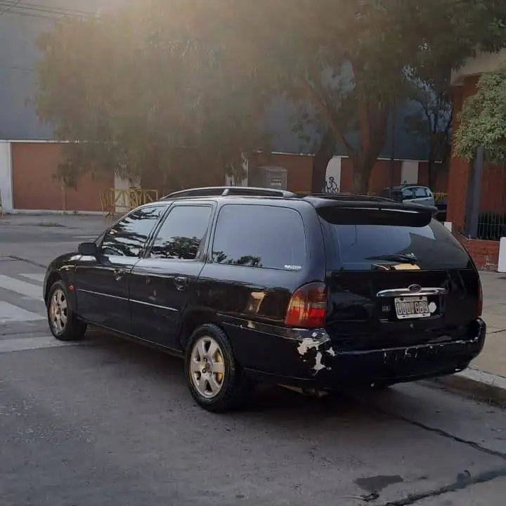 Ford mondeo ghia 2.0 nafta Exelente estado.modelo 99 4 cubiertas buenas todos los papeles $2.800.000