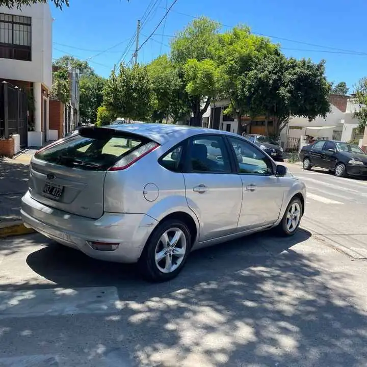 Ford focus tdci diesel modelo 2009.todos los papeles en marcha pero escupe la correa poli V $3.500