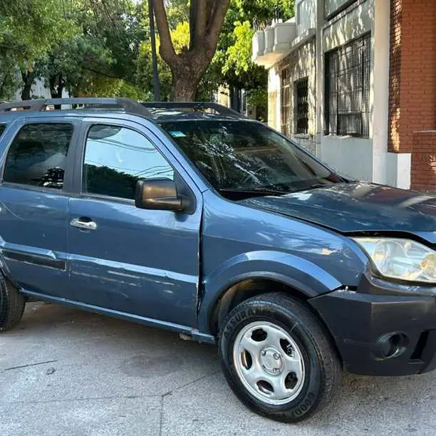 Ford ecosport nafta 1.6 2011 todos los papeles para tranferir.bien de gomas.(motor fuma un poco)