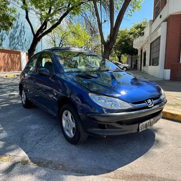 Se vende Peugeot 206 1.6 Xt Premium año 2005 funcionando naftero documentación completa $3.300.000