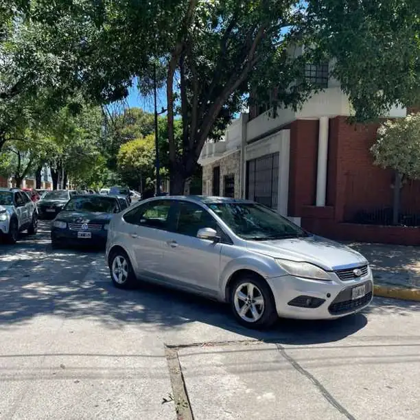Ford focus tdci diesel 2009.todos los papeles.para tranferir arranca pero escupe la correa poli V