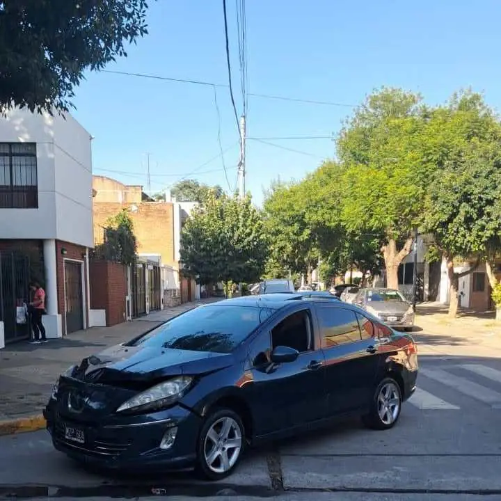 Peugeot 408 feline 2013 el mas full Cuero y navegador Choque delantero no toco tren delantero$4.5