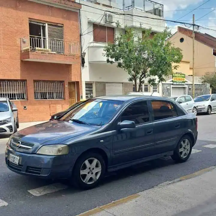Chevrolet astra gl 2.0 nafta modelo 2007aire direccion Levanta vidrios cierre . Funcionando $4.900