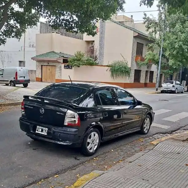 Chevrolet astra full nafta modelo 2007 bien de cubiertas todos los papeles para tranferir$4.500