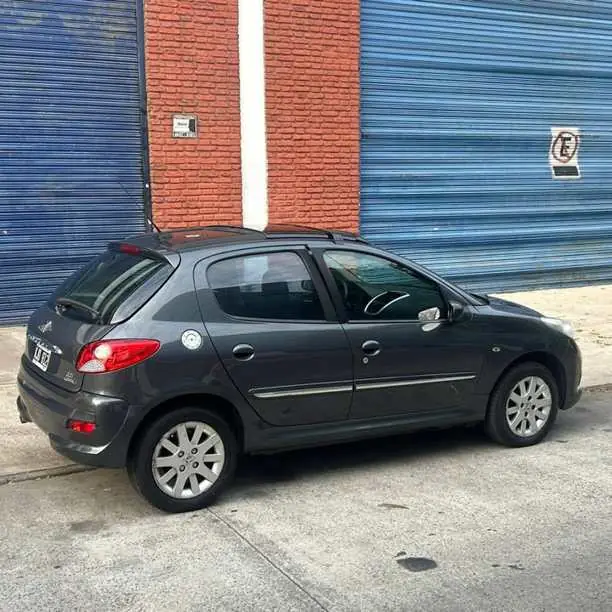 Peugeot 207 compact XT 1.6 2011 170.000km Aire,dirección, levanta cristales, llantas$7.5