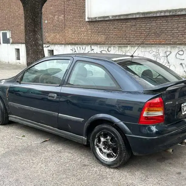 Chevrolet astra 1999 gls con mínimos detalles ala vista (hay que revisar la bomba de nafta no arranc