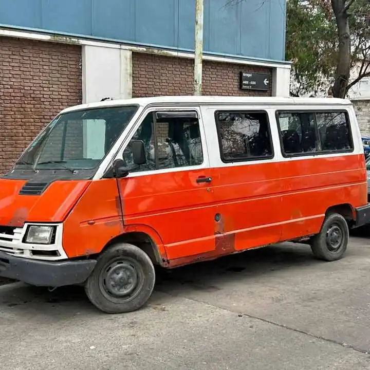Renault trafit escolar 1993 con gnc mecánica excelente con detalles ala vista(TIENE titulo y cedula)
