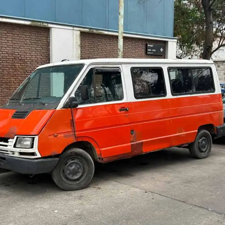 Renault trafit escolar 1993 con gnc mecánica excelente con detalles ala vista(TIENE titulo y cedula)