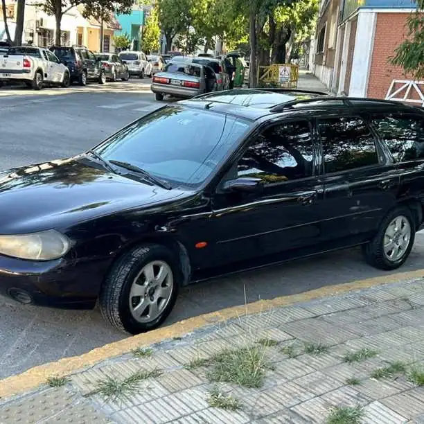 Ford mondeo ghia 2.0 nafta Exelente estado.modelo 99 4 cubiertas buenas todos los papeles $2.000.000