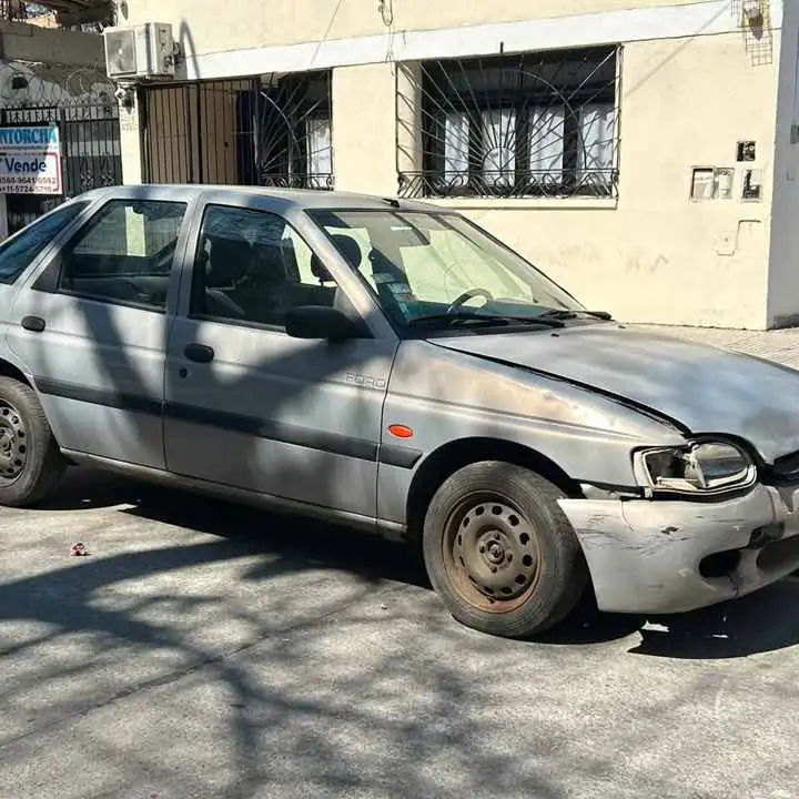 Ford escort 1998 naftero documentacion completa listo para transferir (bomba de nafta QUEMADA)$1.400
