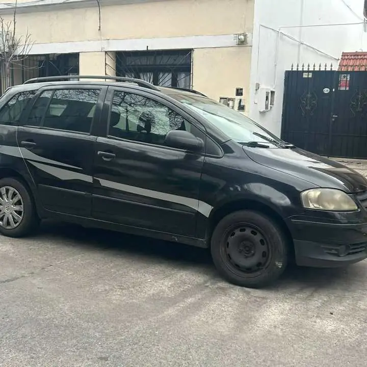 Leer bien Volkswagen suran 2009 1.6 nafta Buena mecánica (tengo título y cédula)