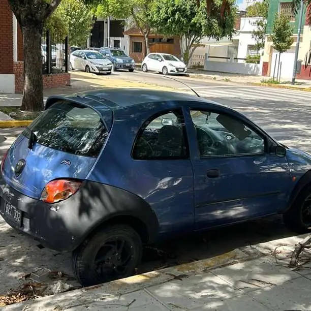 Ford ka 1998 en marcha Tengo solamente 08, tienen que ir y transferir al día $2.300