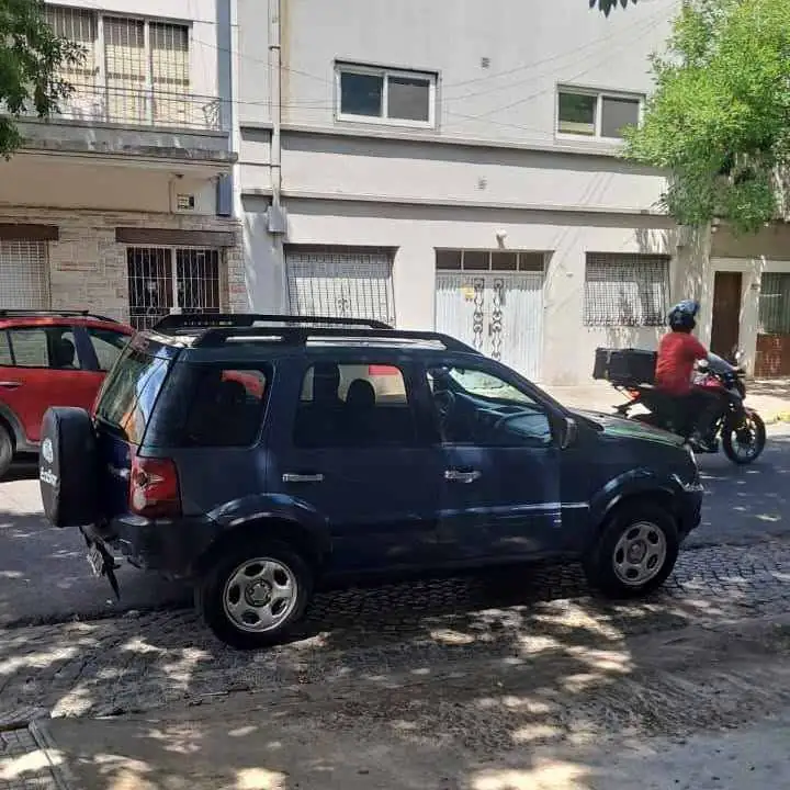 Ford ecosport nafta 1.6 Modelo 2011 tiene detalles estetico nada grave bien de motor$4.000.000