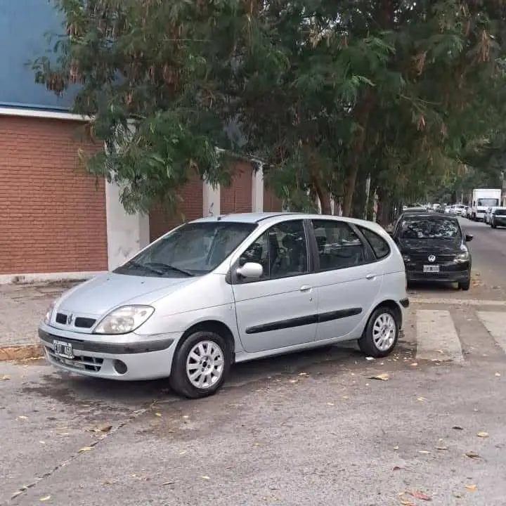 Renault scenic 1.9diesel Full full.aire direcion. Modelo 2005 Levanta cristales x4 cierre$4.700.000