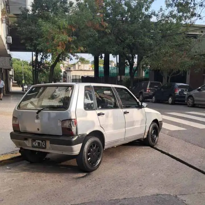 Fiat uno fire.2009 con gnc con aire sin funcionar toda la documentacion stereo pionner escape$2.000