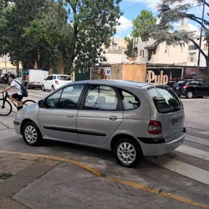 Renault scenic 1.9diesel Full full.aire direcion. Modelo 2005 Levanta cristales x4 cierre$3.900.000