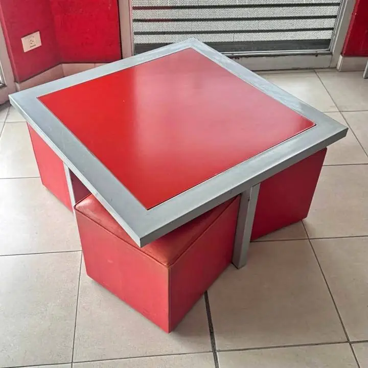 Mesa ratona con sillones