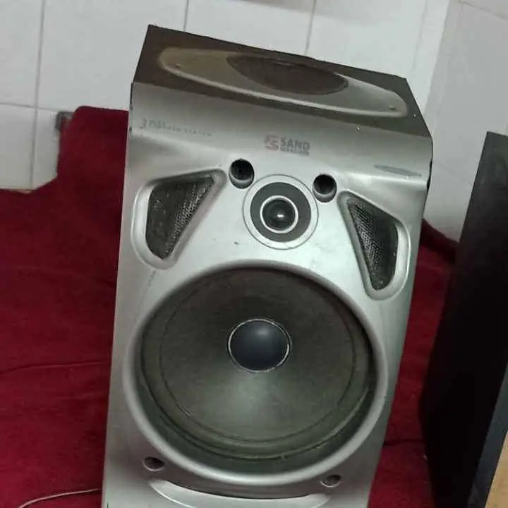 Vendo .50 watt.. 4 ohm .funciona todo