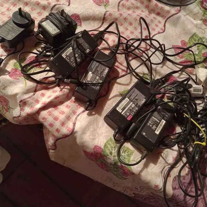 Vendo.cargadores de 12 V..nuevos