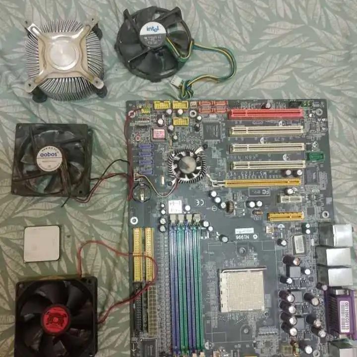 Vendo. Todo de PC. Funciona todo