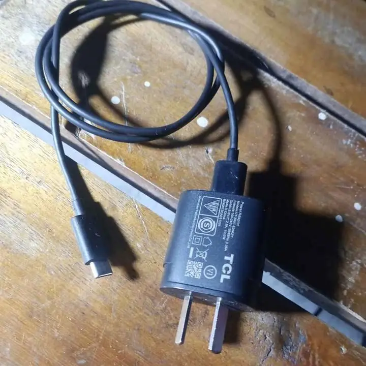 Vendo cargador TCL 505 , poco uso
