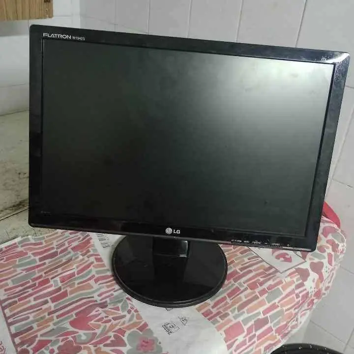 Vendo. Monitor LG 19 pulgadas. No funciona