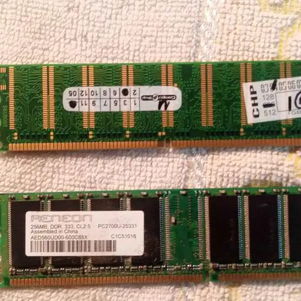 Vendo.. memorias ..256MB..y 1GB.. funciona todo