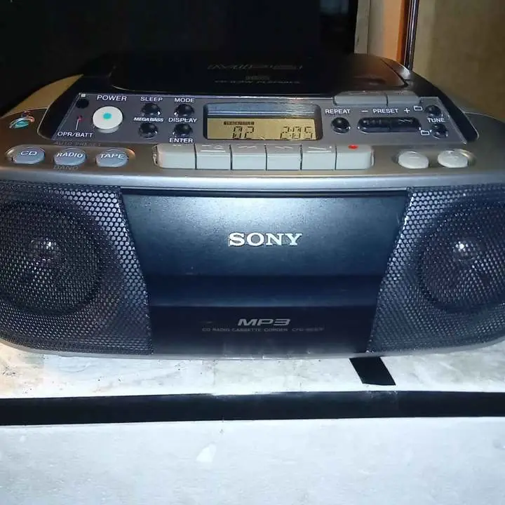 Vendo..rádio Sony..MP3...a Cidi y caset ..funciona todo perfectamente muy bien cuidado