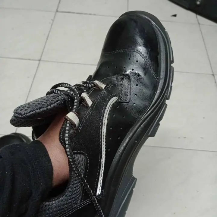 Vendo.. zapatos de trabajo.. punta de acero.. nuevo