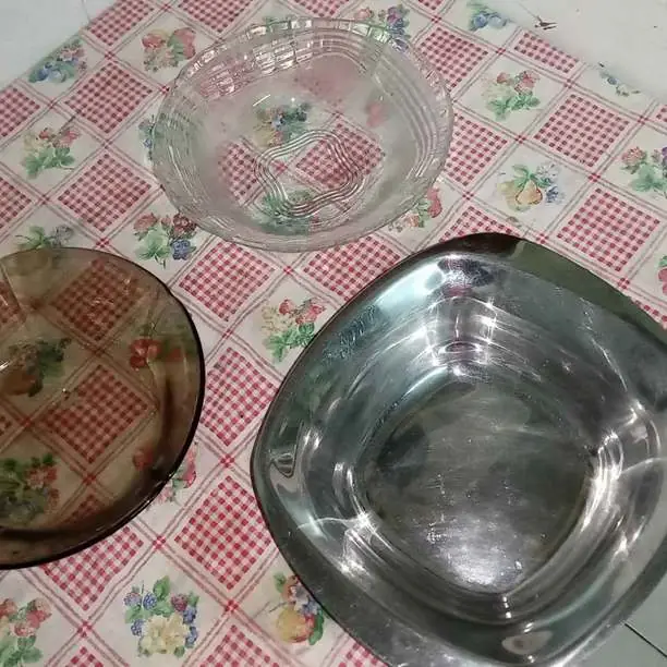 Vendo .ensaladeras de acero inoxidable y vidrio . en buen estado