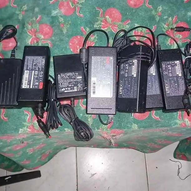 Vendo.. cargadores de notebook.. funciona todo