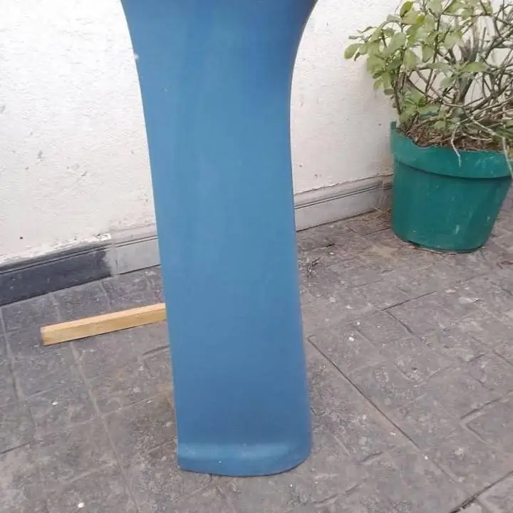 Pie de lavatorio azul