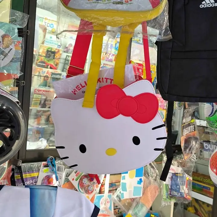 Cartera Kitty y Kitty Futbolera (precio por unidad)