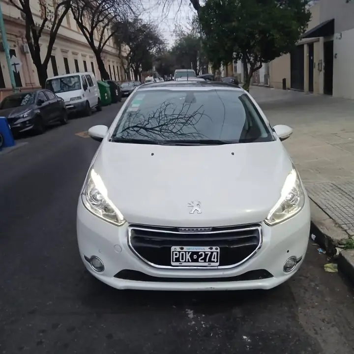Peugeot 208 feline pack cuir 2016 $12.500.000