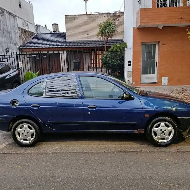 Renault megane año 1999 1.9 turbo diesel full full liquido ya $1.200.000 total flojo de motor ahi qu
